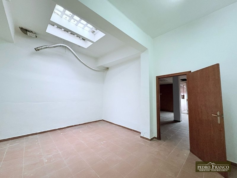 LOCAL EN VENTA EN ALMENDRALEJO (CENTRO PARQUE DE ESPRONCEDA/ AVENIDA DE LA PAZ)