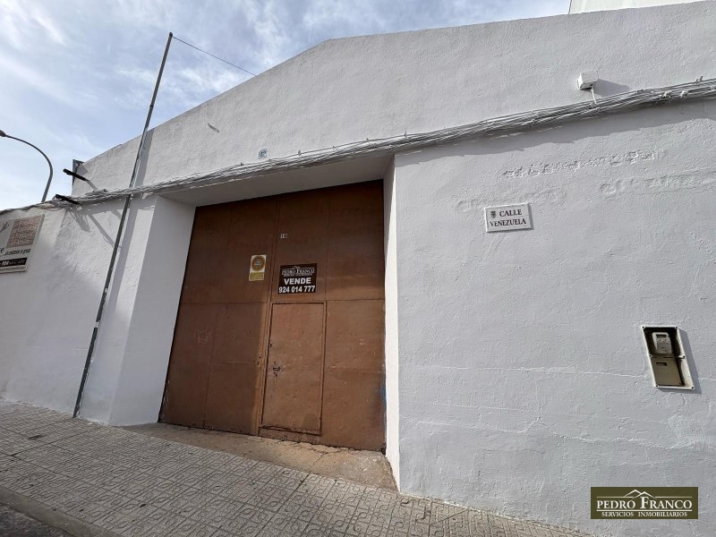 NAVE EN VENTA EN ALMENDRALEJO (AVENIDA DE LA PAZ/LOPEZ DE AYALA)