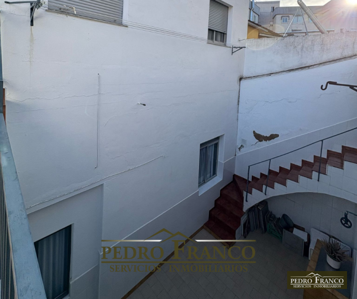 VIVIENDA CASA + LOCAL (CON ENTRADAS INDEPENDIENTES) EN VENTA EN ALMENDRALEJO (AVENIDA DE LA PAZ)