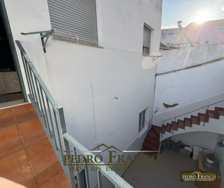 VIVIENDA CASA + LOCAL (CON ENTRADAS INDEPENDIENTES) EN VENTA EN ALMENDRALEJO (AVENIDA DE LA PAZ)