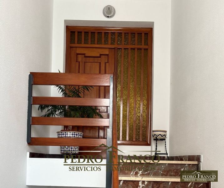 VIVIENDA CASA + LOCAL (CON ENTRADAS INDEPENDIENTES) EN VENTA EN ALMENDRALEJO (AVENIDA DE LA PAZ)