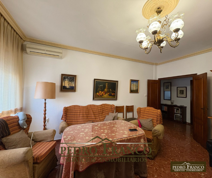 VIVIENDA CASA + LOCAL (CON ENTRADAS INDEPENDIENTES) EN VENTA EN ALMENDRALEJO (AVENIDA DE LA PAZ)