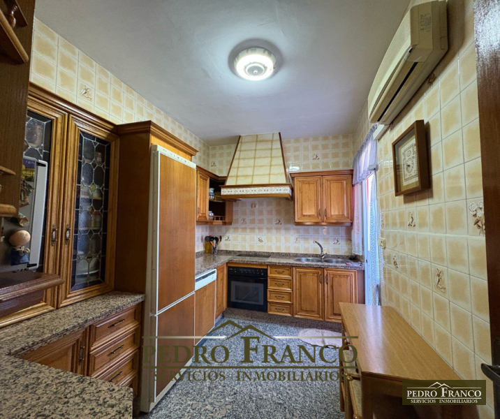 VIVIENDA CASA + LOCAL (CON ENTRADAS INDEPENDIENTES) EN VENTA EN ALMENDRALEJO (AVENIDA DE LA PAZ)
