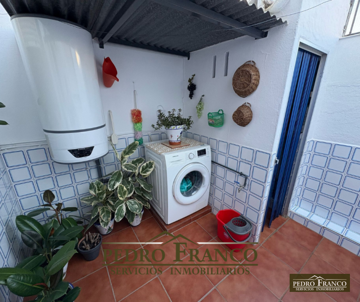 VIVIENDA CASA + LOCAL (CON ENTRADAS INDEPENDIENTES) EN VENTA EN ALMENDRALEJO (AVENIDA DE LA PAZ)