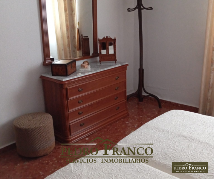 VIVIENDA CASA + LOCAL (CON ENTRADAS INDEPENDIENTES) EN VENTA EN ALMENDRALEJO (AVENIDA DE LA PAZ)