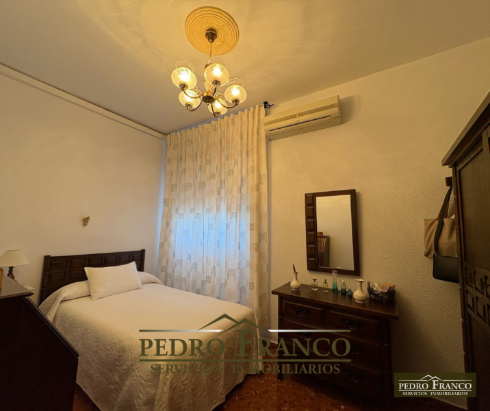 VIVIENDA CASA + LOCAL (CON ENTRADAS INDEPENDIENTES) EN VENTA EN ALMENDRALEJO (AVENIDA DE LA PAZ)
