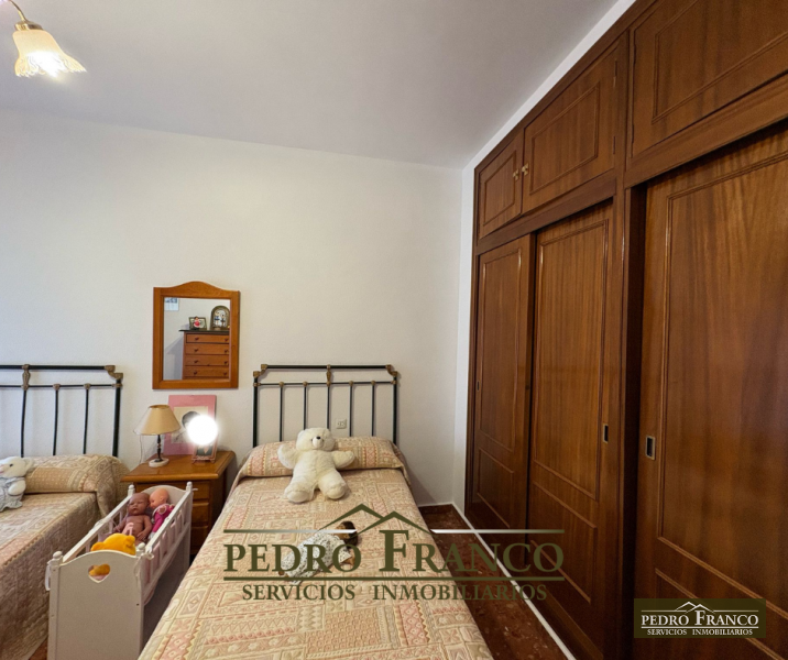 VIVIENDA CASA + LOCAL (CON ENTRADAS INDEPENDIENTES) EN VENTA EN ALMENDRALEJO (AVENIDA DE LA PAZ)