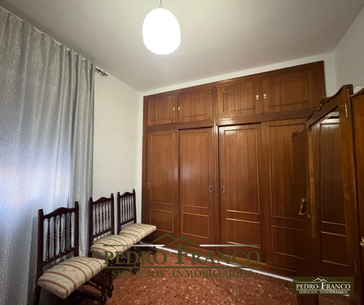 VIVIENDA CASA + LOCAL (CON ENTRADAS INDEPENDIENTES) EN VENTA EN ALMENDRALEJO (AVENIDA DE LA PAZ)