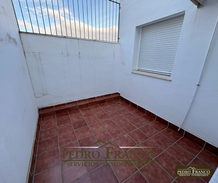 VIVIENDA CASA + LOCAL (CON ENTRADAS INDEPENDIENTES) EN VENTA EN ALMENDRALEJO (AVENIDA DE LA PAZ)