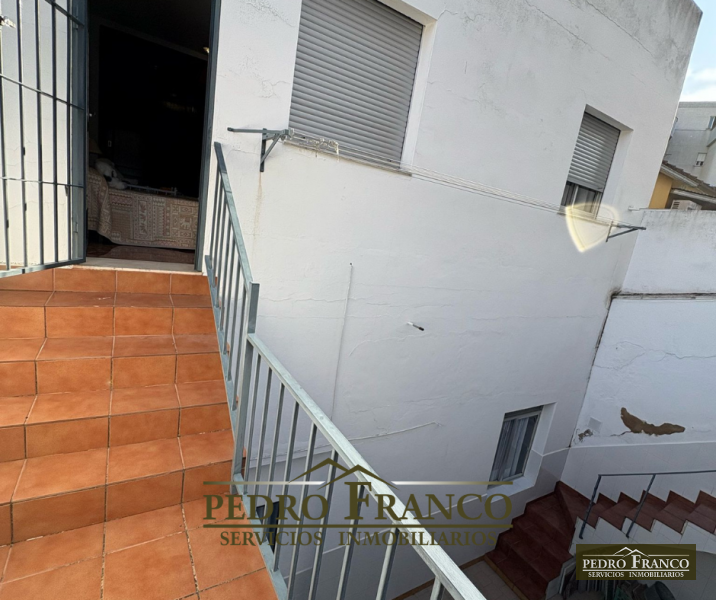 VIVIENDA CASA + LOCAL (CON ENTRADAS INDEPENDIENTES) EN VENTA EN ALMENDRALEJO (AVENIDA DE LA PAZ)
