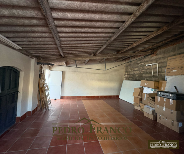 VIVIENDA CASA + LOCAL (CON ENTRADAS INDEPENDIENTES) EN VENTA EN ALMENDRALEJO (AVENIDA DE LA PAZ)