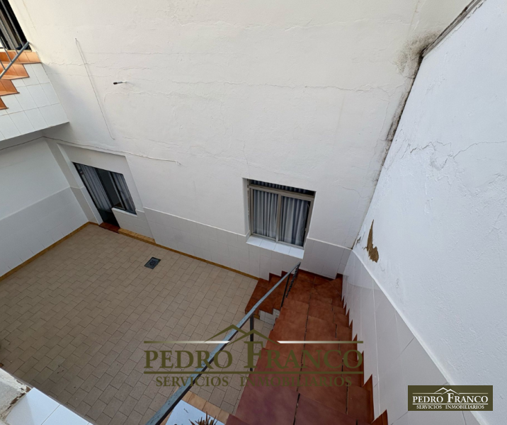VIVIENDA CASA + LOCAL (CON ENTRADAS INDEPENDIENTES) EN VENTA EN ALMENDRALEJO (AVENIDA DE LA PAZ)