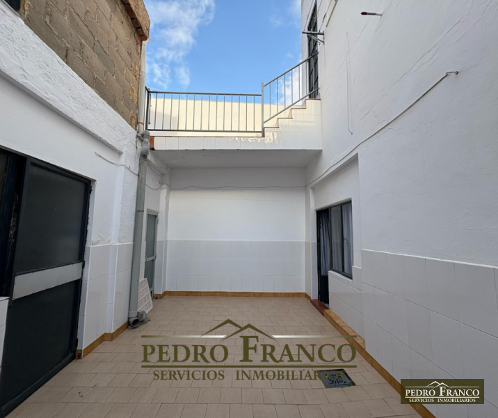 VIVIENDA CASA + LOCAL (CON ENTRADAS INDEPENDIENTES) EN VENTA EN ALMENDRALEJO (AVENIDA DE LA PAZ)