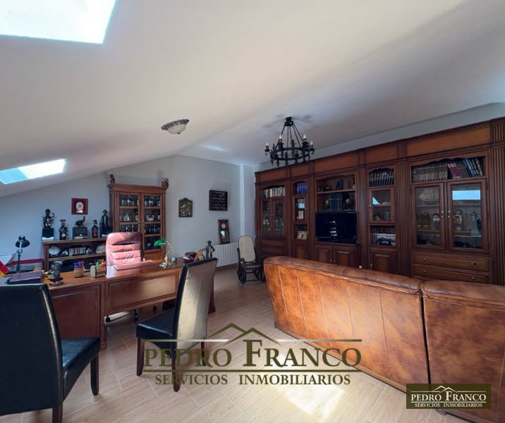 CASA EN VENTA EN ALMENDRALEJO (DULCE CHACÓN)