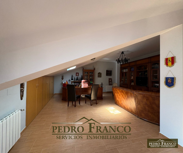 CASA EN VENTA EN ALMENDRALEJO (DULCE CHACÓN)