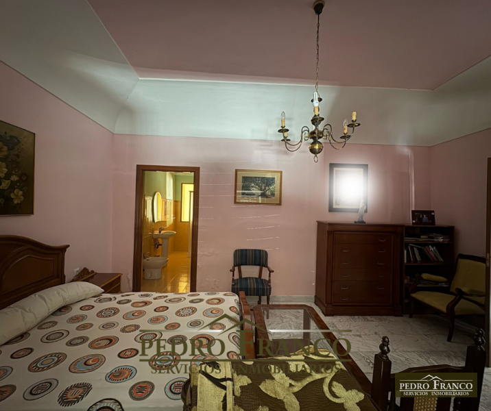 CASA EN VENTA EN ALMENDRALEJO (CAMPO FUTBOL/PLAZA EXTREMADURA)