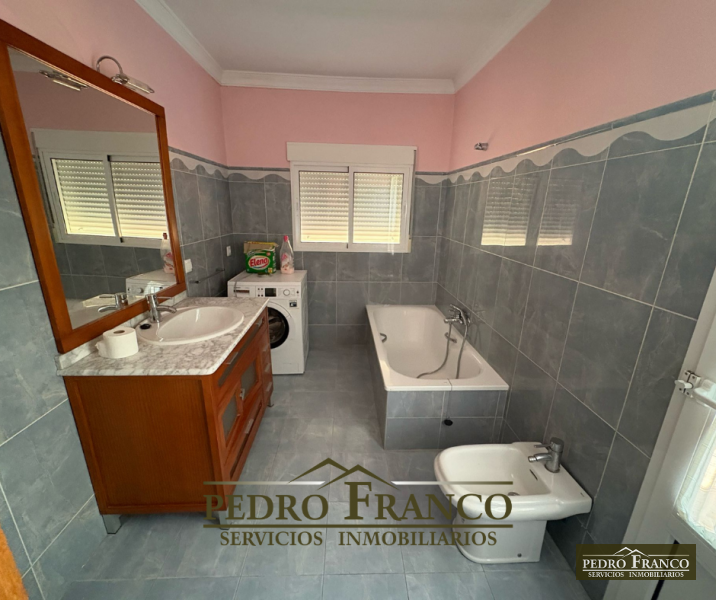 CASA EN VENTA EN ALMENDRALEJO (CAMPO FUTBOL/PLAZA EXTREMADURA)