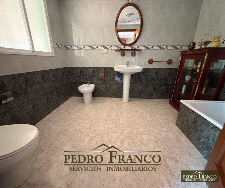 CASA EN VENTA EN ALMENDRALEJO (CAMPO FUTBOL/PLAZA EXTREMADURA)