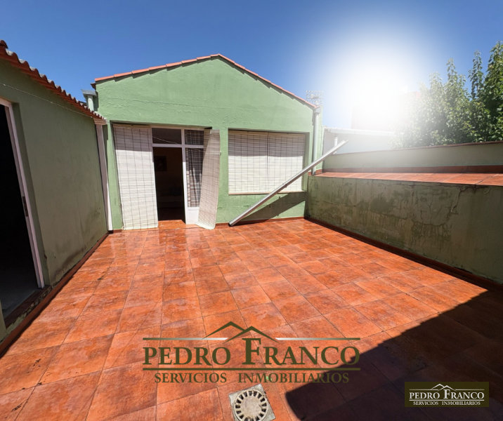 CASA EN VENTA EN ALMENDRALEJO (CAMPO FUTBOL/PLAZA EXTREMADURA)