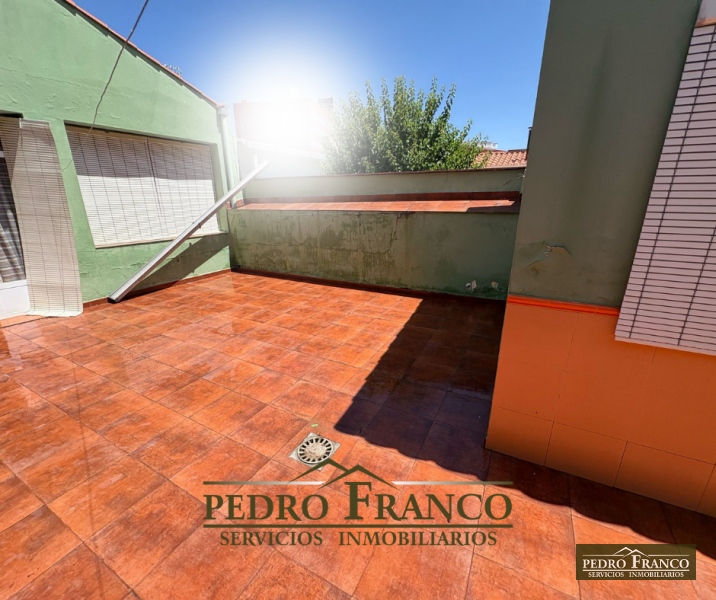 CASA EN VENTA EN ALMENDRALEJO (CAMPO FUTBOL/PLAZA EXTREMADURA)