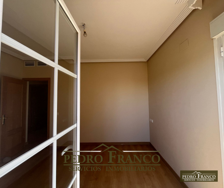 PISO EN VENTA EN ALMENDRALEJO (CAMPO FUTBOL/PLAZA EXTREMADURA)