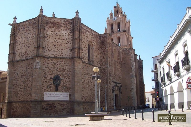 PISO EN VENTA EN ALMENDRALEJO (CENTRO(AYUNTAMIENTO-PARROQUIA-CALLE REAL))