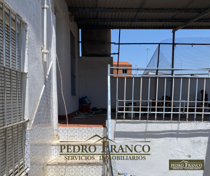 CASA EN VENTA EN ALMENDRALEJO (MERCADO)