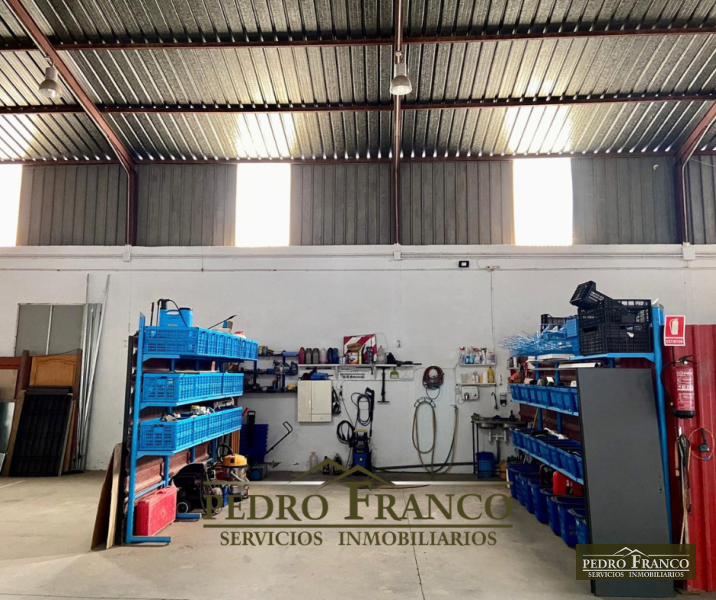 NAVE EN VENTA EN ALMENDRALEJO (LA FAROLA)