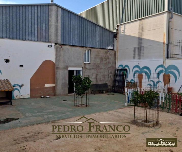 NAVE EN VENTA EN ALMENDRALEJO (LA FAROLA)
