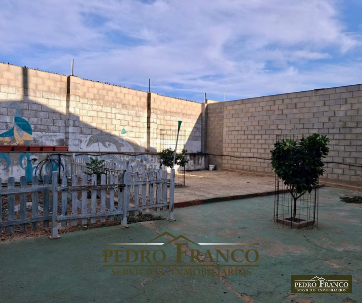 NAVE EN VENTA EN ALMENDRALEJO (LA FAROLA)