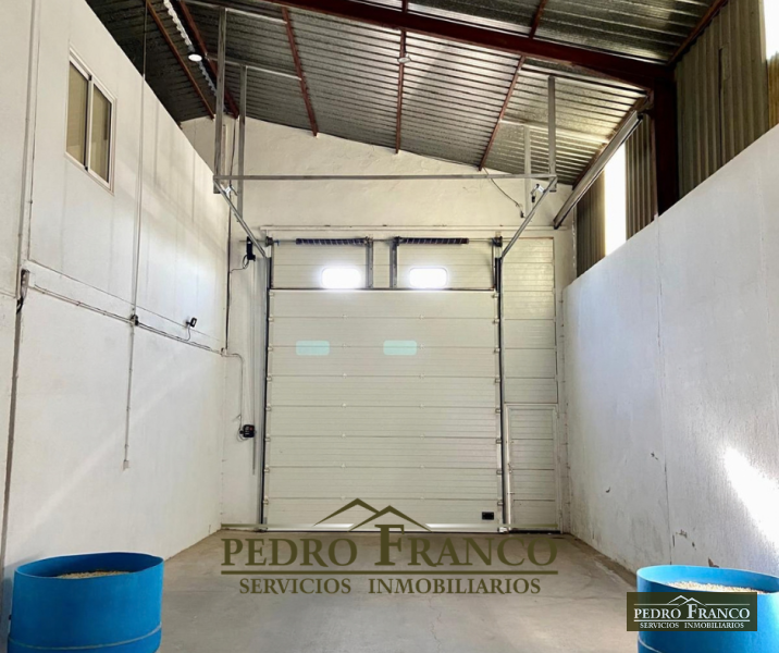 NAVE EN VENTA EN ALMENDRALEJO (LA FAROLA)