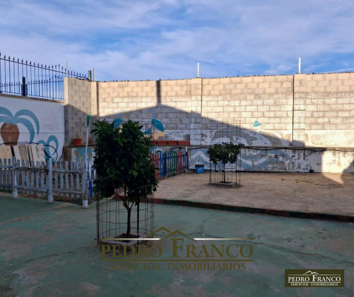 NAVE EN VENTA EN ALMENDRALEJO (LA FAROLA)
