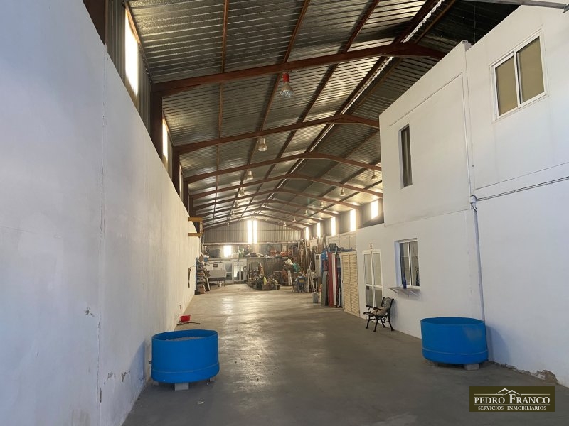 NAVE EN VENTA EN ALMENDRALEJO (LA FAROLA)
